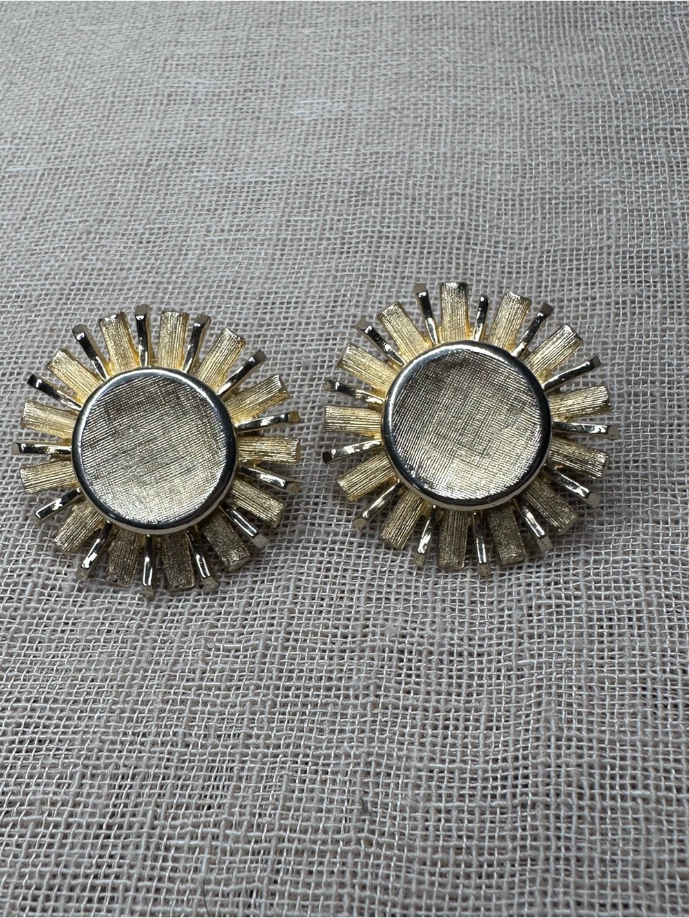 Vendome VTG Sunburst Clip-on Earrings